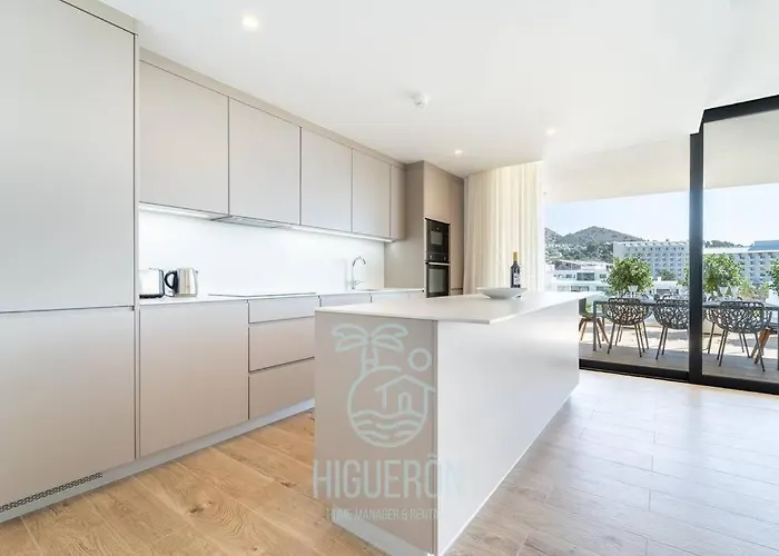 Higueronrentals Golden Sunrise Apartment